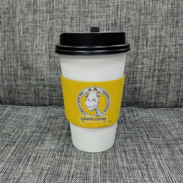 Resistência ao calor Copo de papel branco de bebida gelada isolado para levar bebidas